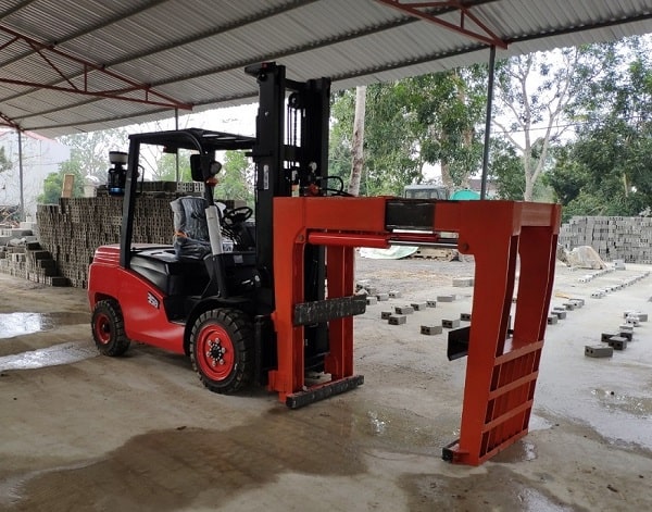 Xe nâng EP kẹp gạch không nung, gạch Block